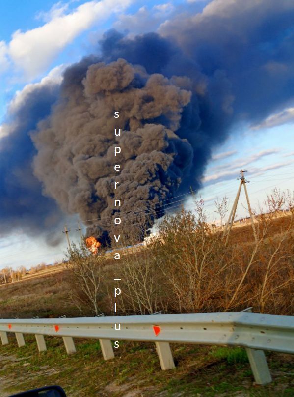 В российском Саратове раздался взрыв на военном аэродроме: вспыхнул пожар. Фото и видео