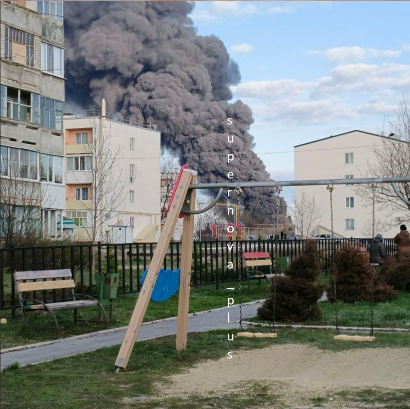 В российском Саратове раздался взрыв на военном аэродроме: вспыхнул пожар. Фото и видео