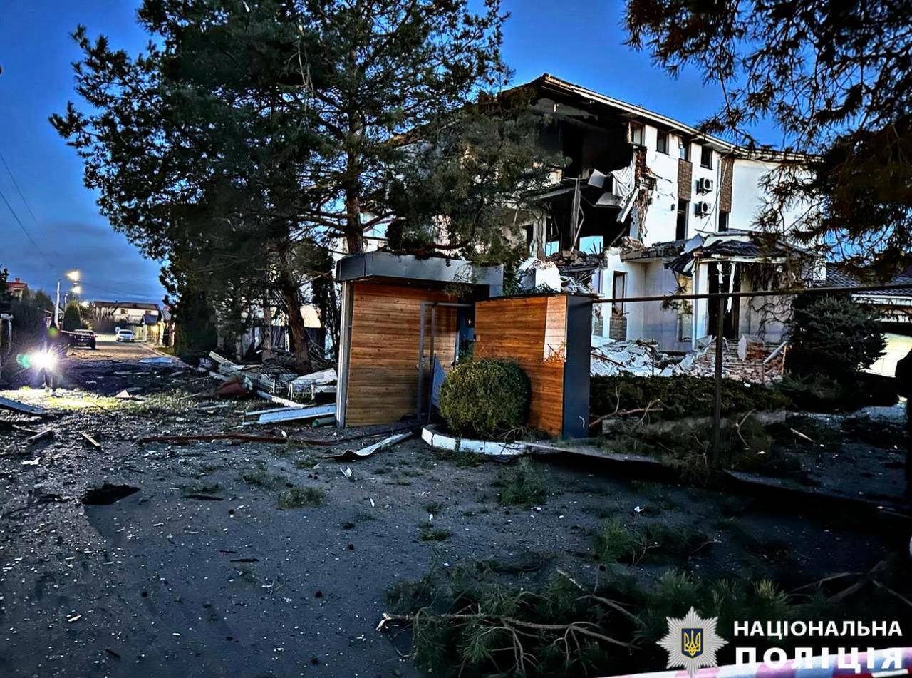Пошкоджено будинки: у КОВА розповіли про наслідки російської атаки на Київщину. Подробиці та фото