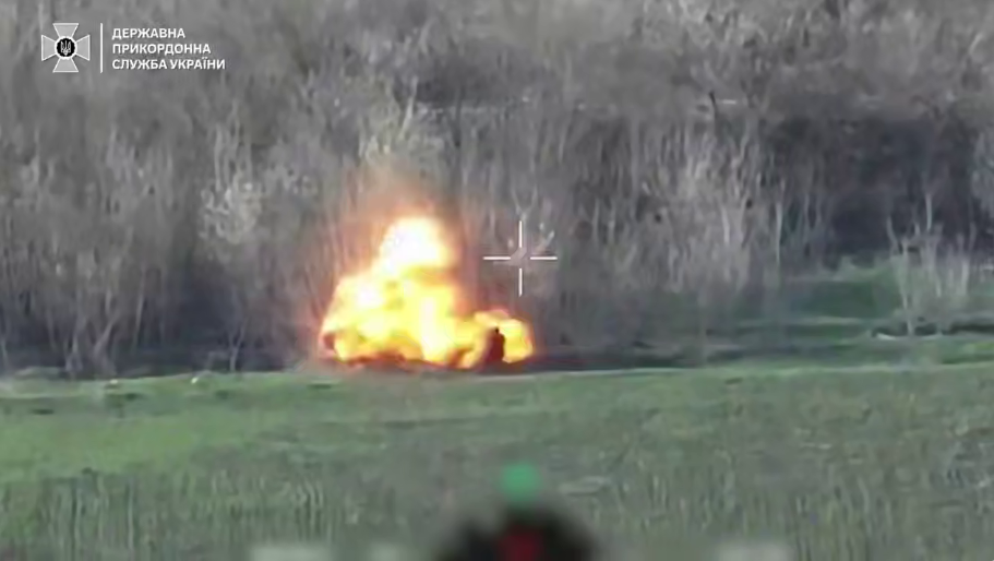  На Харківщині аеророзвідка ДПСУ знищила авто та уразила чотири позиції ворога з живою силою. Відео