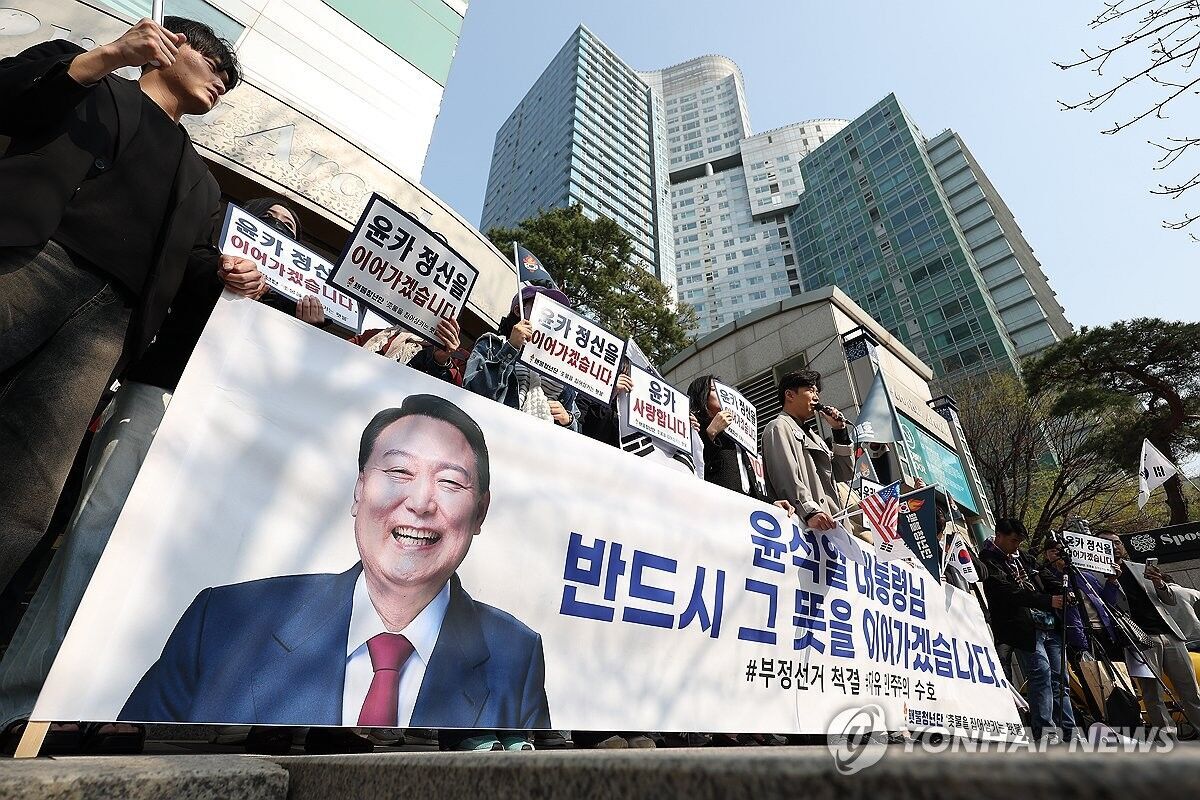 В Южной Корее экс-президента будут судить за введение военного положения: грозит смертная казнь