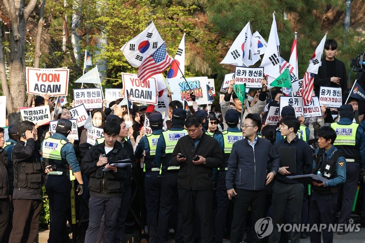 В Южной Корее экс-президента будут судить за введение военного положения: грозит смертная казнь
