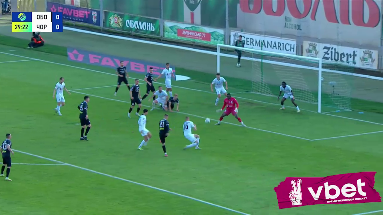 В украинской Премьер-лиге вратарь забил в свои ворота "самый необычный гол в истории". Видео