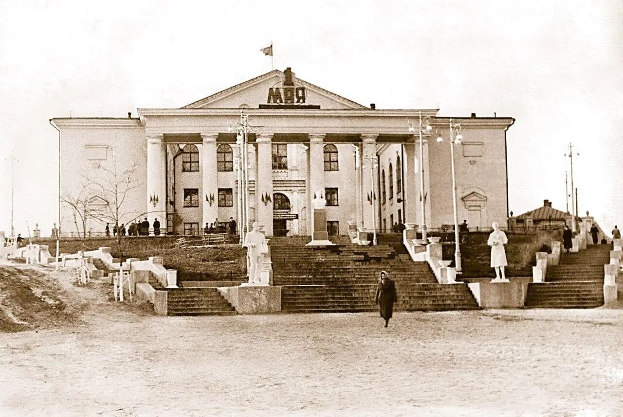 Якими були Суми у 1950-х: старі атмосферні фото