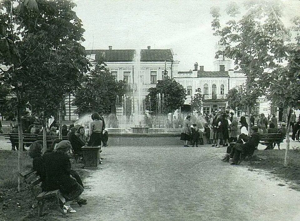 Якими були Суми у 1950-х: старі атмосферні фото