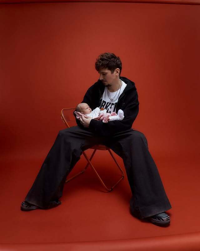 Стало известно, кто будет крестным отцом дочери Positiff и Юлии Сахневич: это популярный ведущий-воин