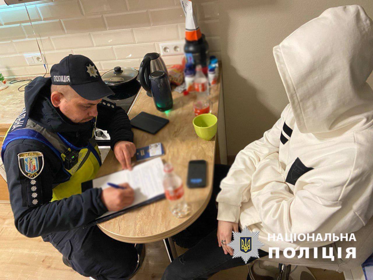 Слухали російську музику на Контрактовій площі Києва в день жорстокої атаки по Сумах: порушників встановили. Фото та відео