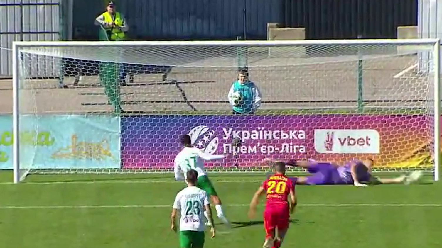 Украинский вратарь установил исторический рекорд, отбив 6-й пенальти подряд. Видео
