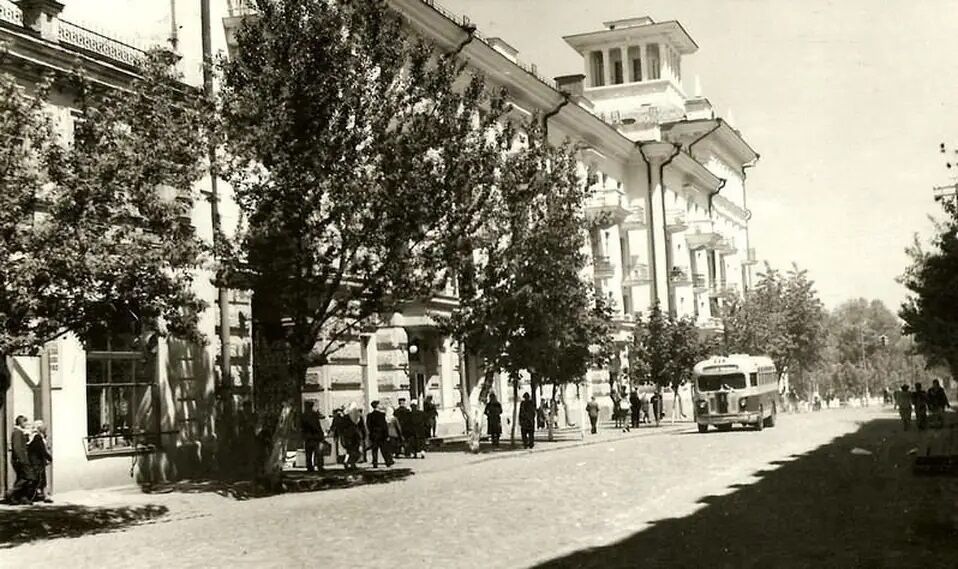 Якими були Суми у 1950-х: старі атмосферні фото