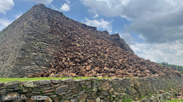 У Мексиці стародавня піраміда розвалилася на шматки: чому це вважають поганою прикметою