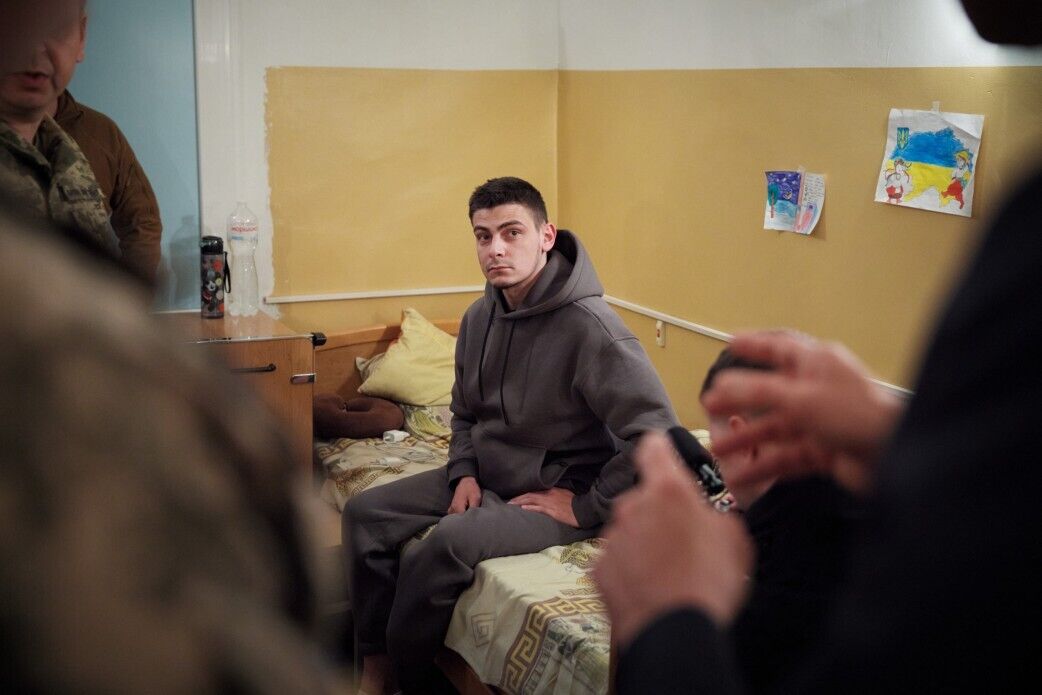 Рютте прибув в Україну і з Зеленським відвідав у шпиталі поранених військових: усі подробиці несподіваного візиту. Фото і відео