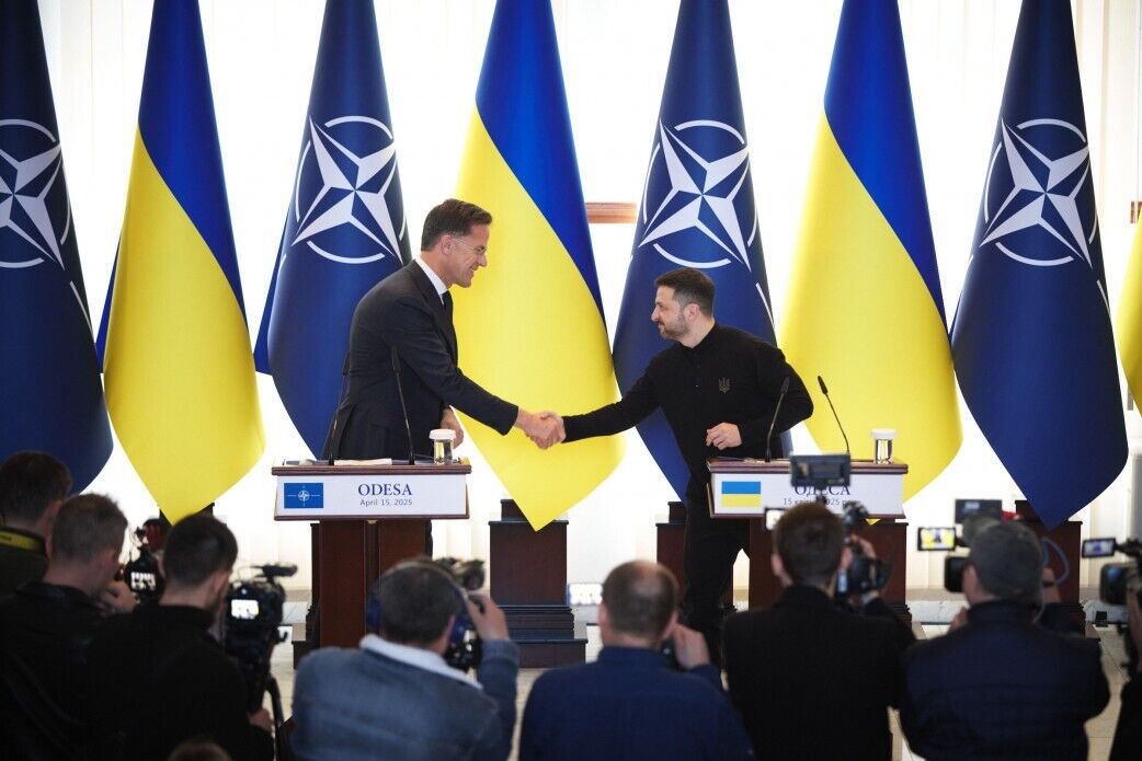 Рютте прибув в Україну і з Зеленським відвідав у шпиталі поранених військових: усі подробиці несподіваного візиту. Фото і відео