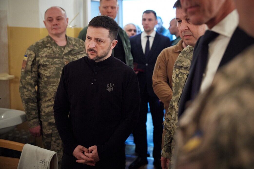 Рютте прибув в Україну і з Зеленським відвідав у шпиталі поранених військових: усі подробиці несподіваного візиту. Фото і відео