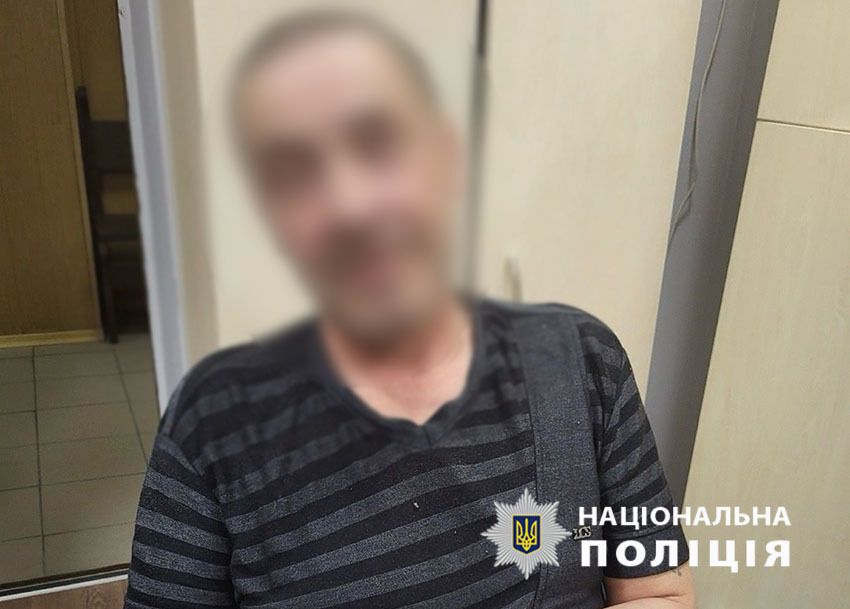 Отказала во взаимности: в Киеве рецидивист напал с ножом на знакомую. Подробности и фото