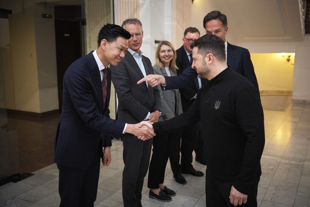 Рютте прибув в Україну і з Зеленським відвідав у шпиталі поранених військових: усі подробиці несподіваного візиту. Фото і відео