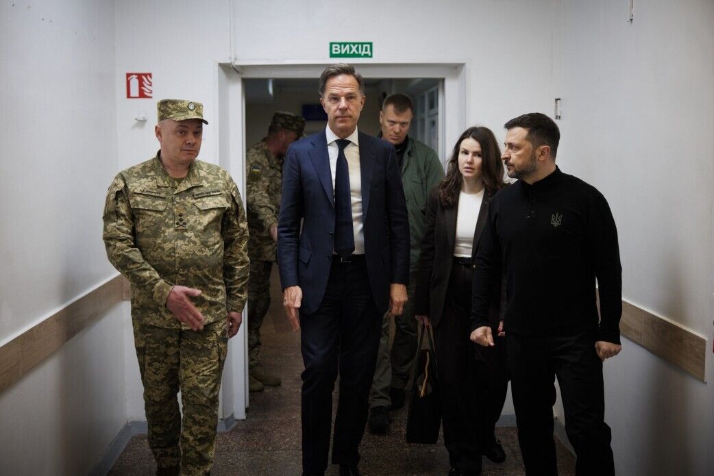Рютте прибув в Україну і з Зеленським відвідав у шпиталі поранених військових: усі подробиці несподіваного візиту. Фото і відео
