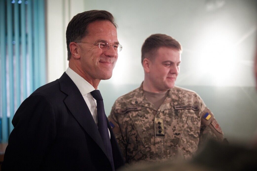 Рютте прибув в Україну і з Зеленським відвідав у шпиталі поранених військових: усі подробиці несподіваного візиту. Фото і відео