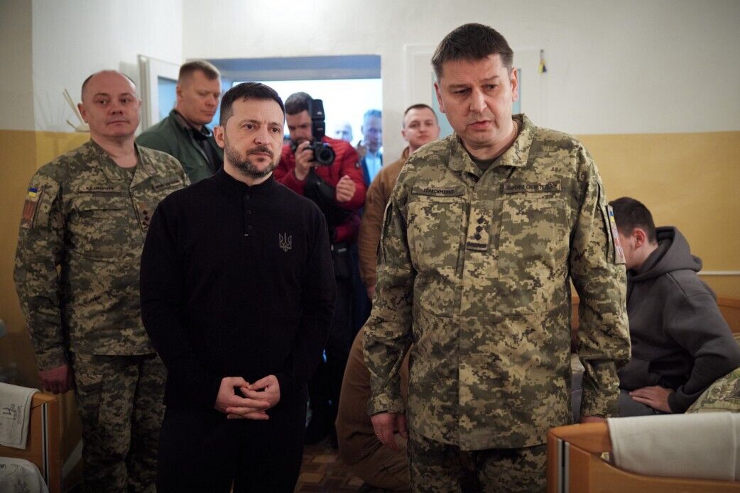 Рютте прибув в Україну і з Зеленським відвідав у шпиталі поранених військових: усі подробиці несподіваного візиту. Фото і відео