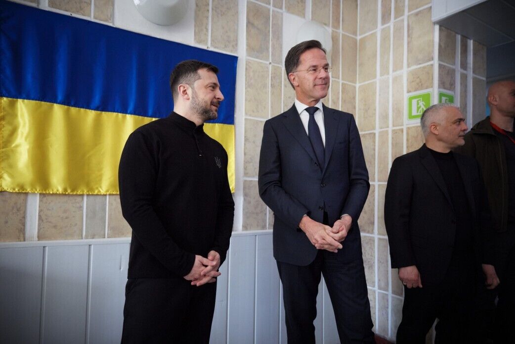 Рютте прибув в Україну і з Зеленським відвідав у шпиталі поранених військових: усі подробиці несподіваного візиту. Фото і відео