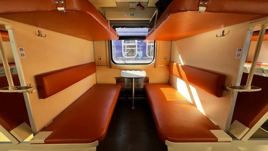 В Украине отправили в рейсы поезд с обновленными вагонами