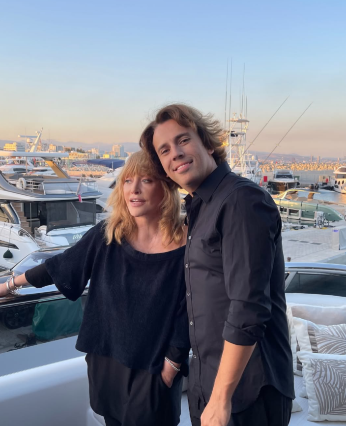 Який вигляд має Алла Пугачова в 76 років без макіяжу: Галкін ніжно звернувся до дружини в день народження, а вона емоційно відповіла