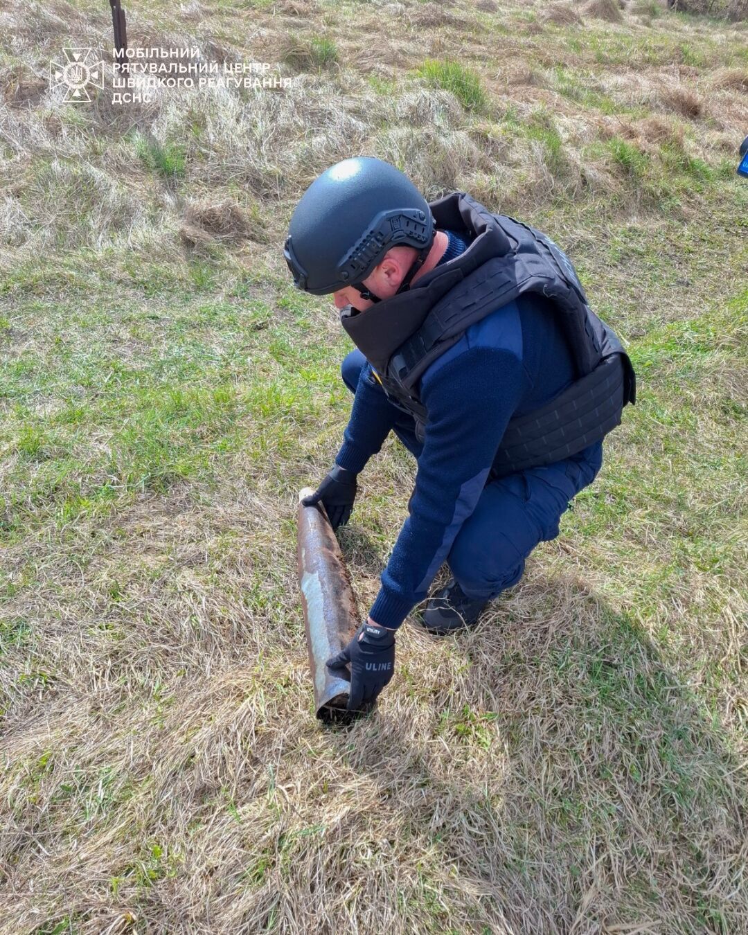 На Київщині фермер під час польових робіт знайшов реактивний снаряд від "Граду". Фото та подробиці