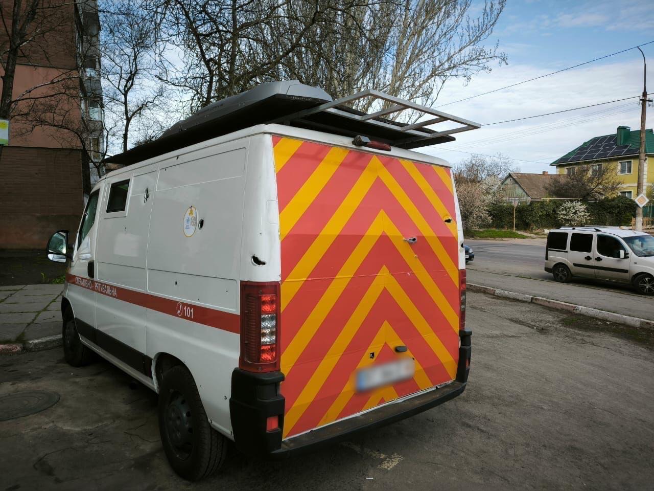"Бьют просто по домам": оккупанты атаковали Херсон из авиации и артиллерии, есть жертва и пострадавшие. Видео