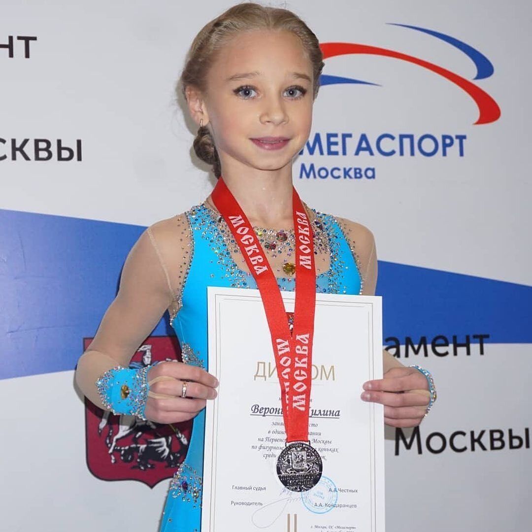 "Тренировал меня в номере". В России известный тренер по фигурному катанию домогался к своей ученице-чемпионке. Девушка рассказала подробности