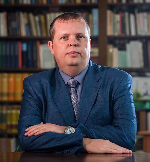 Директор ліцею на Закарпатті вшосте провалив іспит на вільне володіння українською мовою: що йому за це буде 
