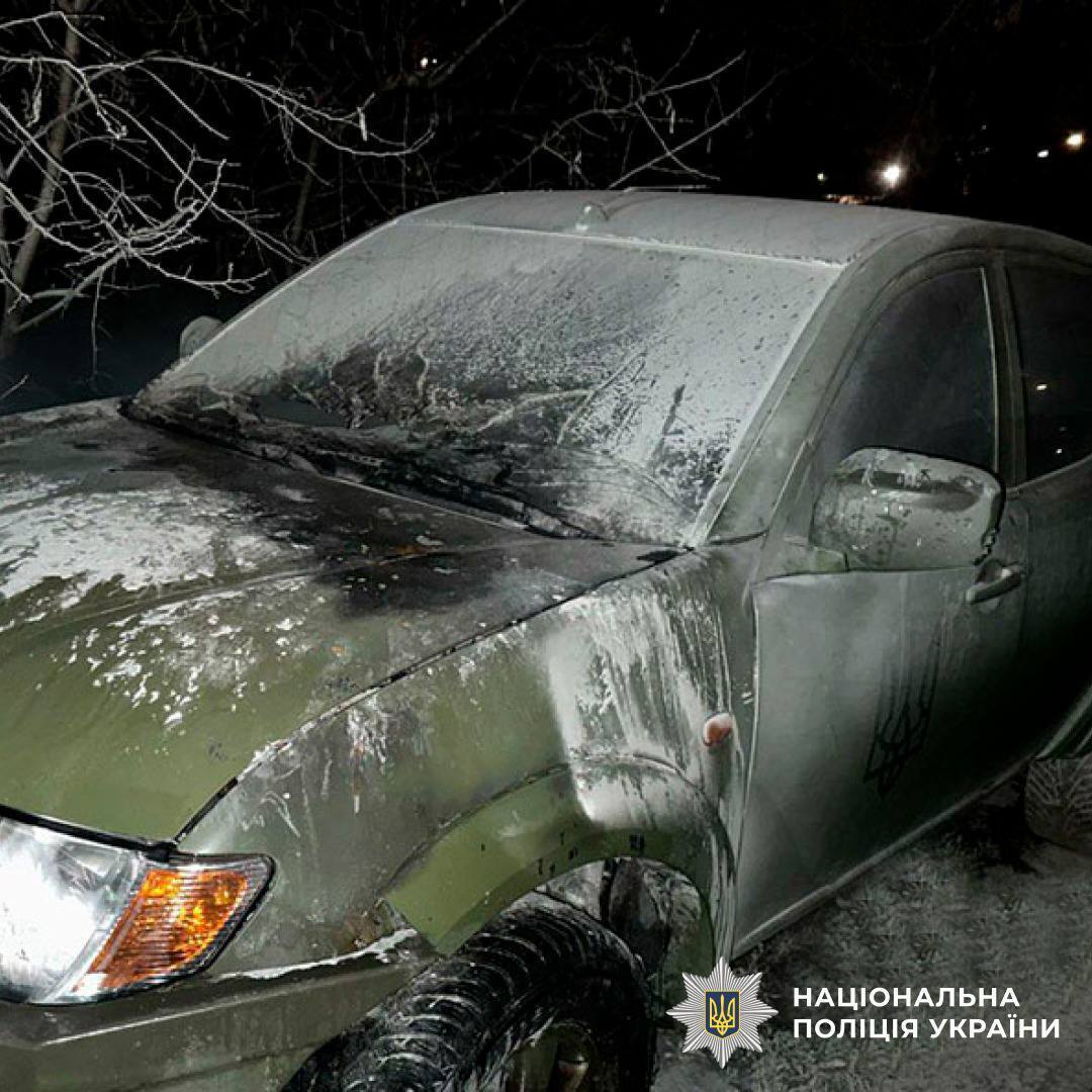 Поджигали авто ВСУ по заказу спецслужб РФ: в Киеве задержали двух злоумышленников. Фото и видео