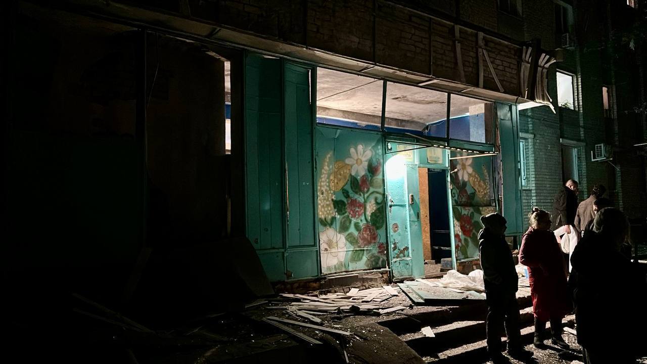 Росія масовано атакувала Дніпро "Шахедами": в місті спалахнуло кілька пожеж, серед загиблих – дитина. Фото