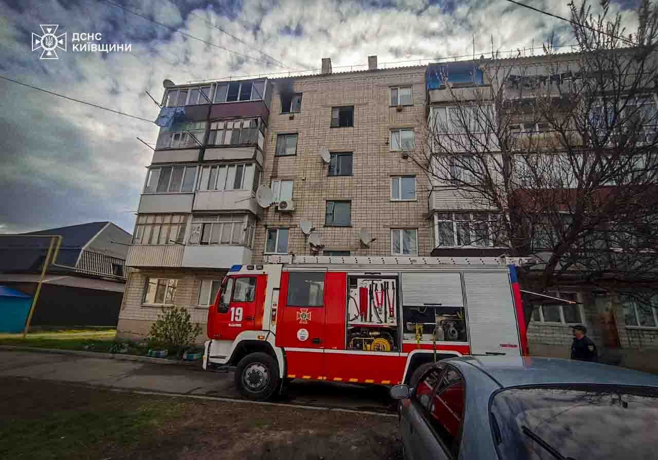 В Киевской области женщина выпала с балкона горящей квартиры на пятом этаже. Подробности и фото