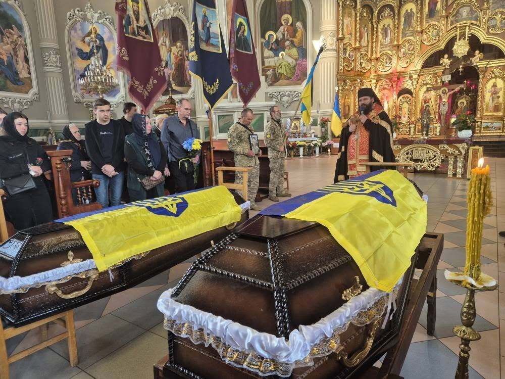 Громада в скорби: на Львовщине простились с двоюродными братьями-Героями. Фото