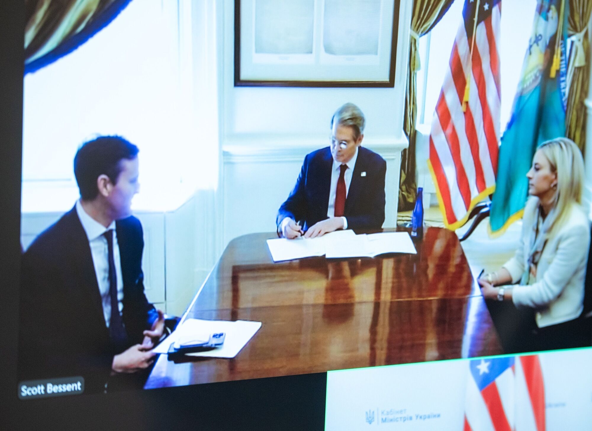Украина и США подписали меморандум про полезные ископаемые: что известно о соглашении