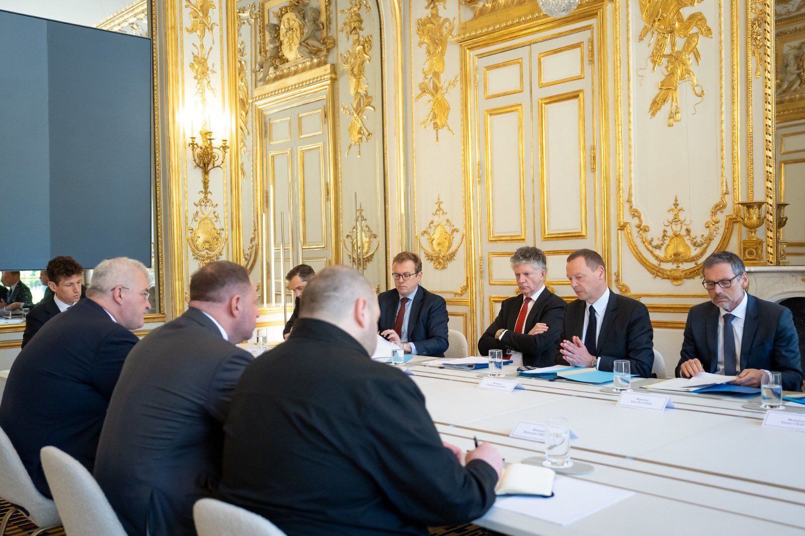 В центре внимания – пути к справедливому миру: в Париже стартовала встреча украинской делегации с представителями "коалиции решительных"