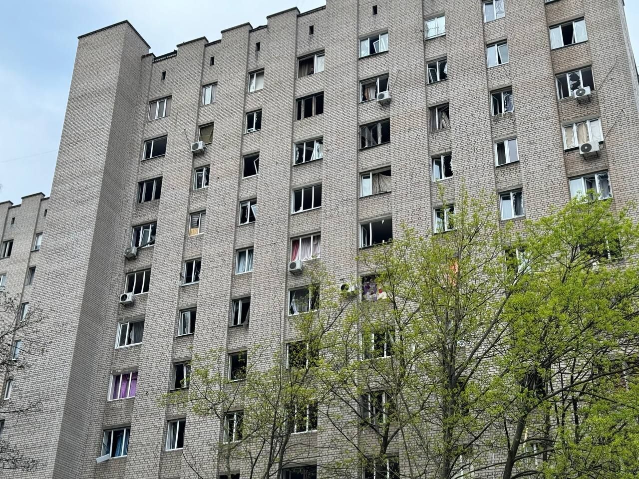 Росія масовано атакувала Дніпро "Шахедами": в місті спалахнуло кілька пожеж, серед загиблих – дитина. Фото