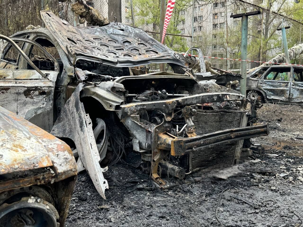 Росія масовано атакувала Дніпро "Шахедами": в місті спалахнуло кілька пожеж, серед загиблих – дитина. Фото