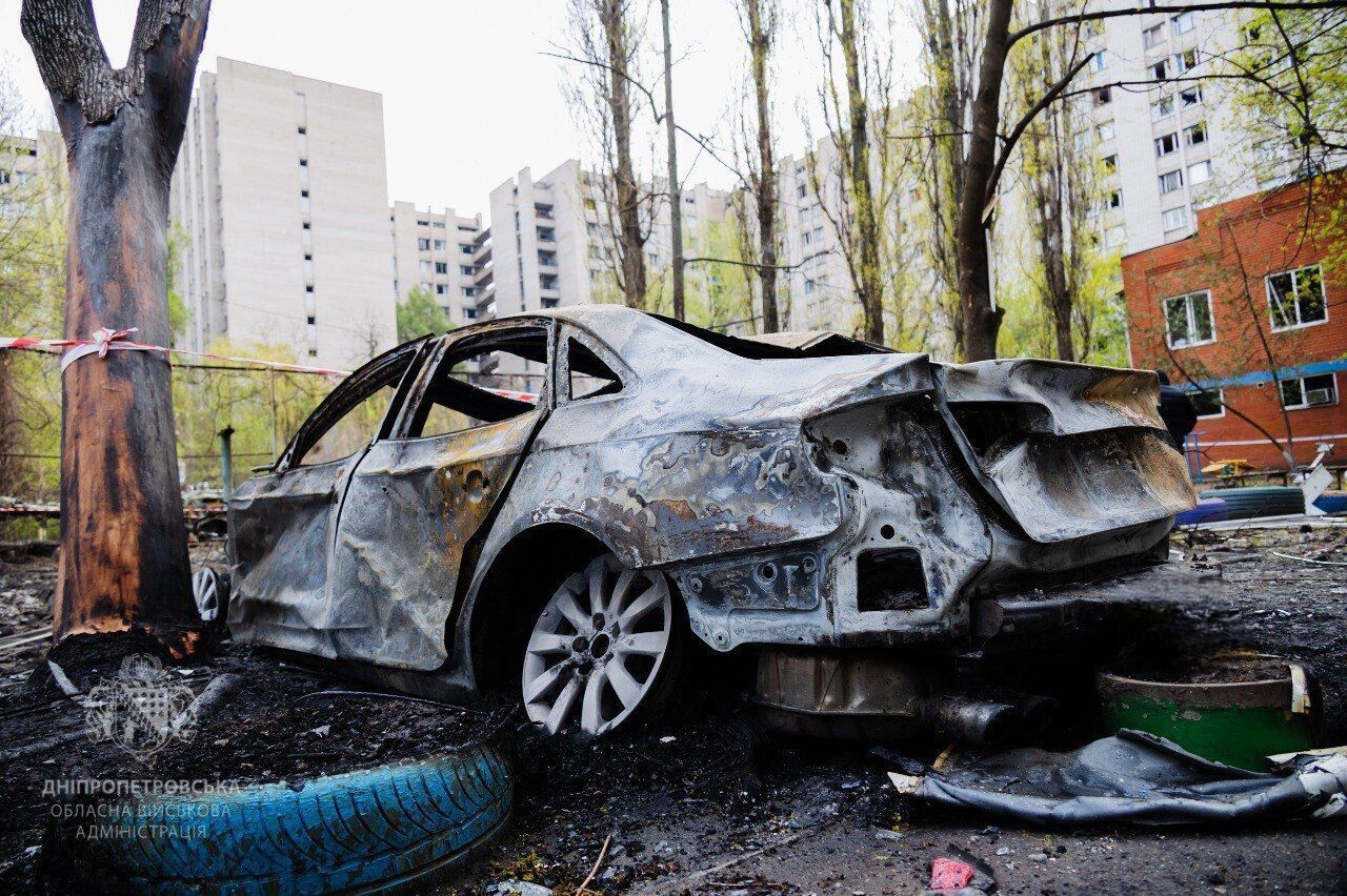 Росія масовано атакувала Дніпро "Шахедами": в місті спалахнуло кілька пожеж, серед загиблих – дитина. Фото