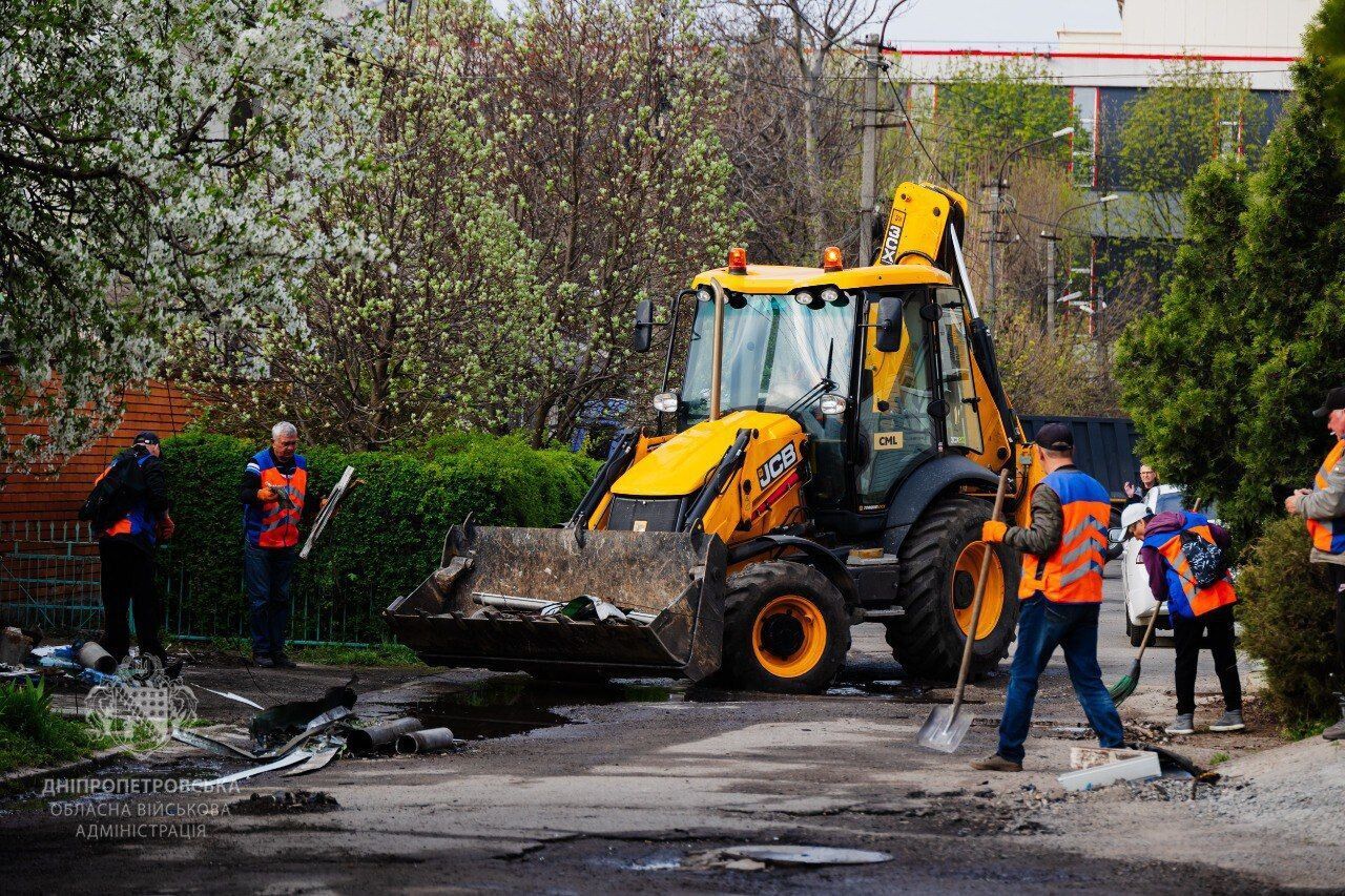 Росія масовано атакувала Дніпро "Шахедами": в місті спалахнуло кілька пожеж, серед загиблих – дитина. Фото