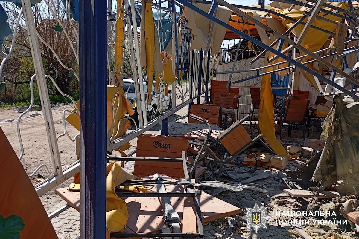 Оккупанты ударили по Никополю из артиллерии, вспыхнул пожар: два человека погибли, пять ранены. Фото