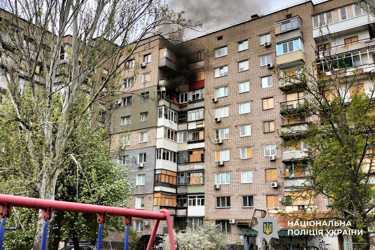 Оккупанты ударили по Никополю из артиллерии, вспыхнул пожар: два человека погибли, пять ранены. Фото