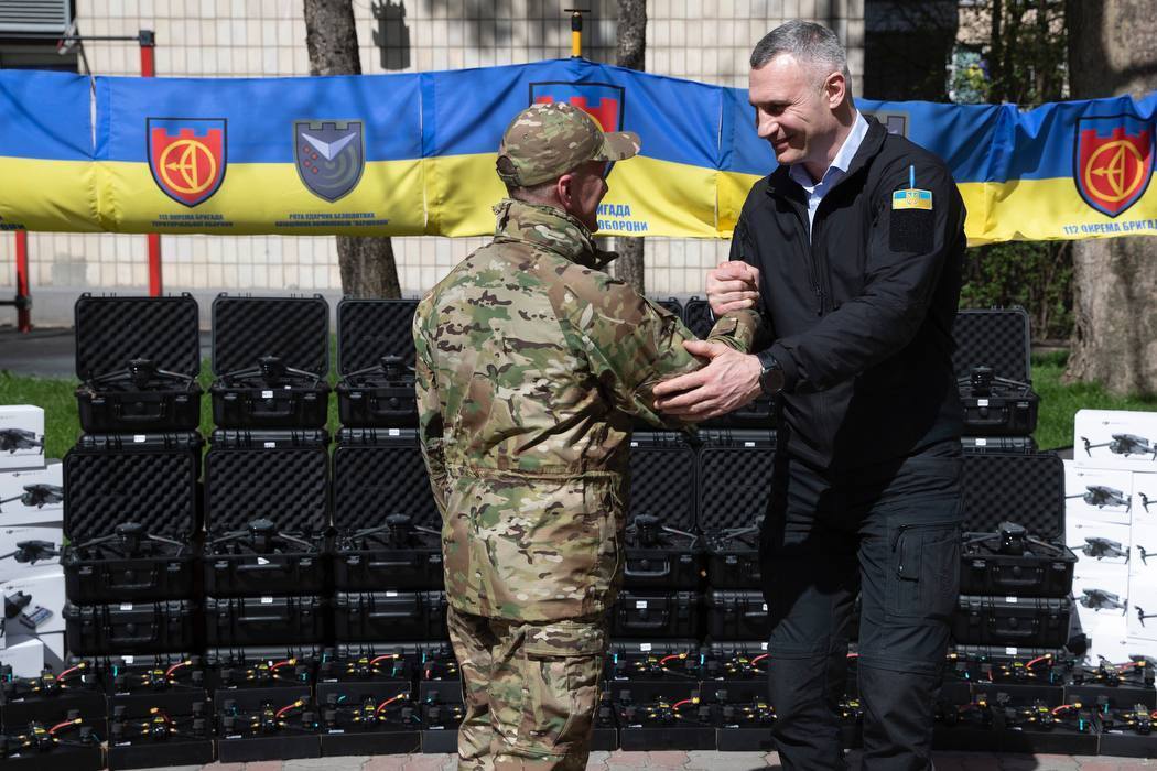 Ще 1800 дронів: Кличко передав захисникам на фронт ще одну партію допомоги від Києва. Фото