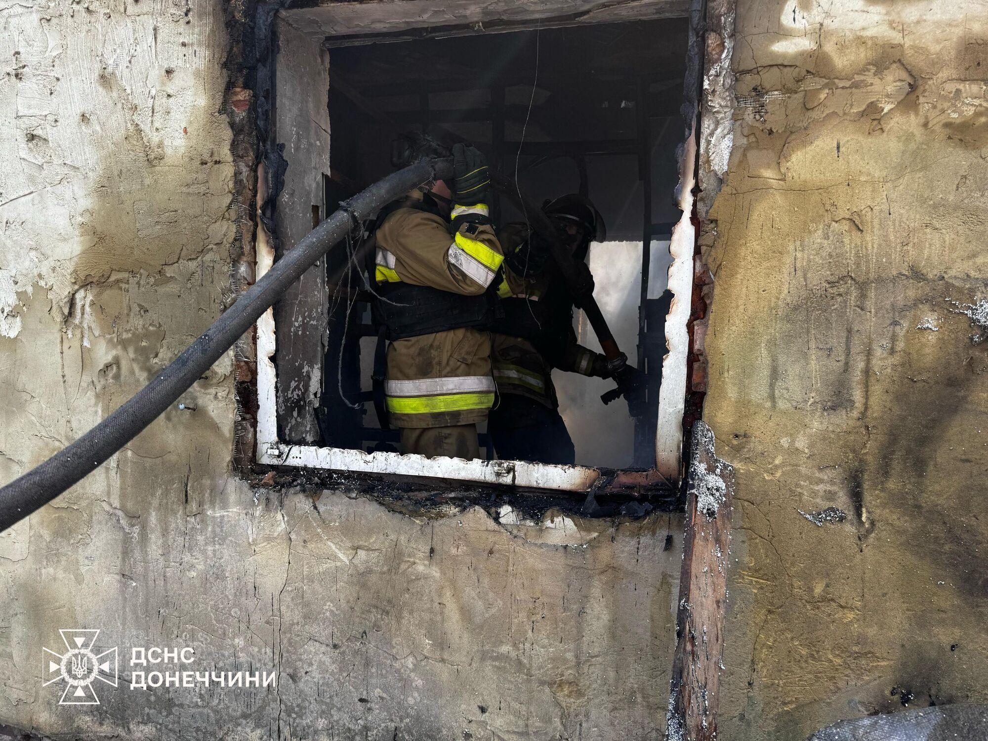 Окупанти вдарили по Донеччині, стались пожежі: дві людини загинули, є поранені. Фото 