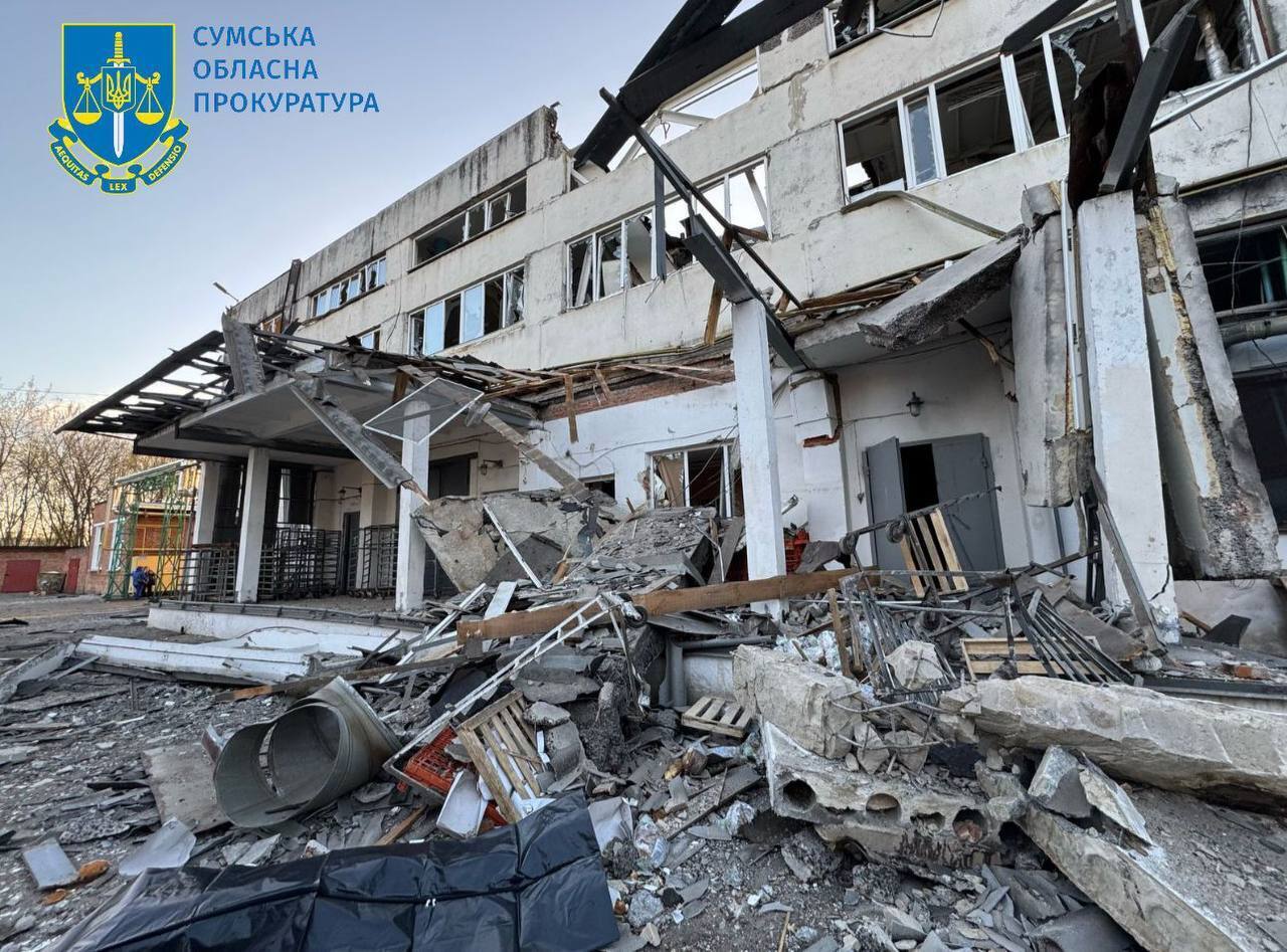 Оккупанты атаковали производство пасок в Сумах: погиб мужчина, приехавший за продукцией. Фото и видео
