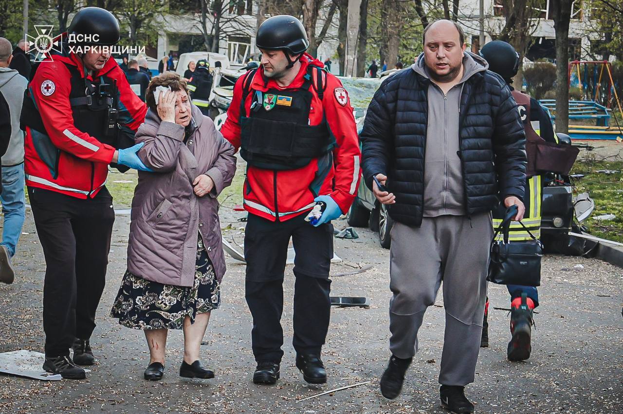 "Саме так Росія почала цю Страсну п’ятницю": Зеленський відреагував на удари ворога по Харкову, Сумах та інших містах. Фото