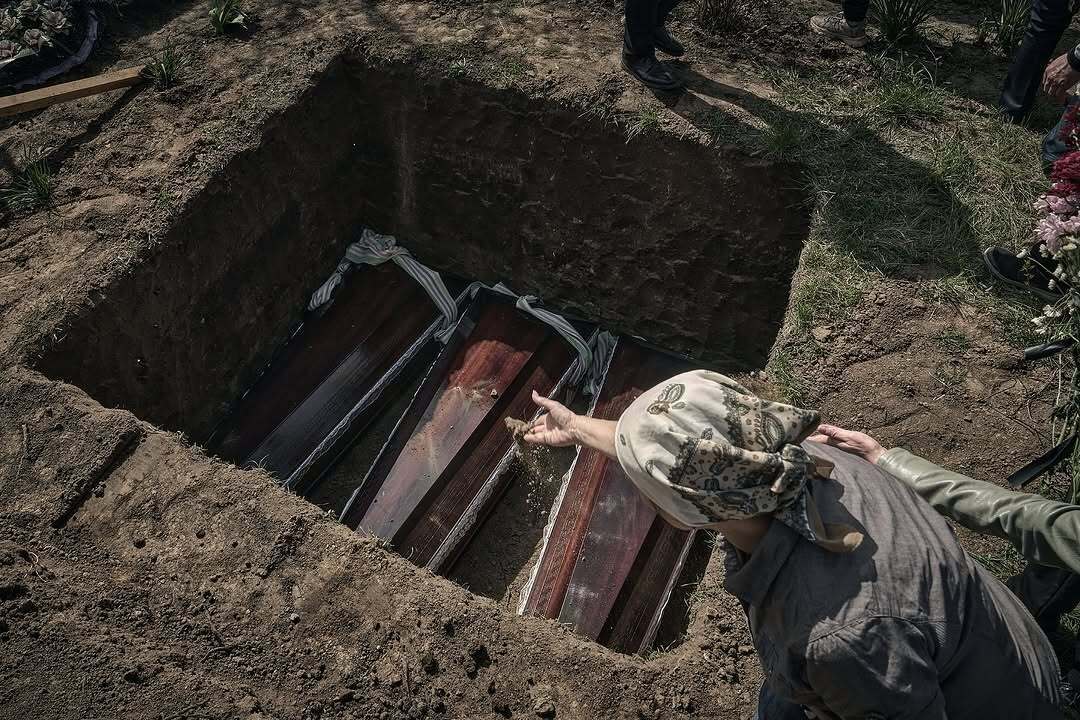 Мама, папа, 11-летний сын: в Сумах простились с семьей Мартыненко, которых убила Россия. Фото