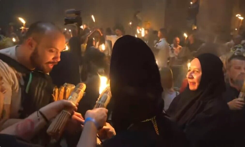 В Храме Гроба Господня сошел Благодатный огонь. Фото и видео