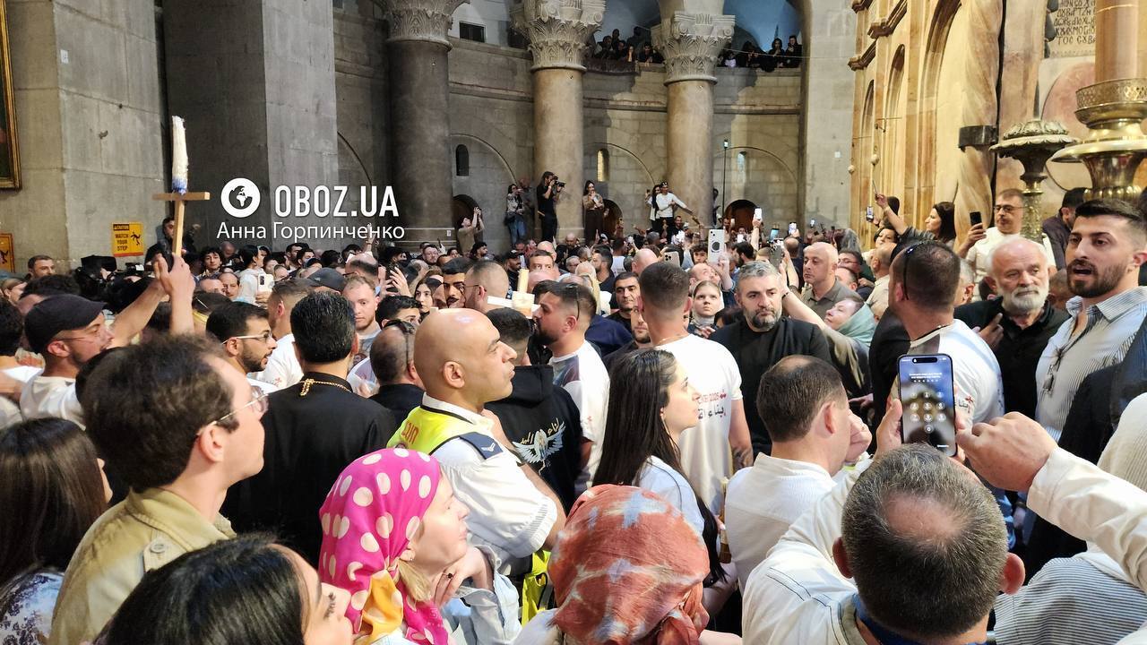 В Иерусалиме сошел Благодатный огонь. Фоторепортаж из храма Гроба Господня