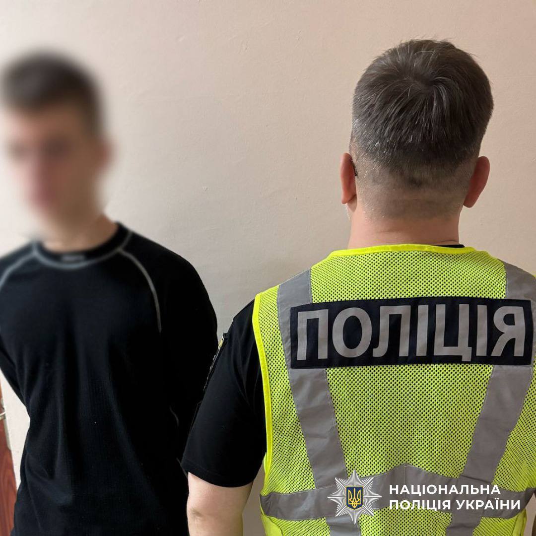 Избили военного в Гидропарке: полицейские Киева задержали четырех нападавших. Фото