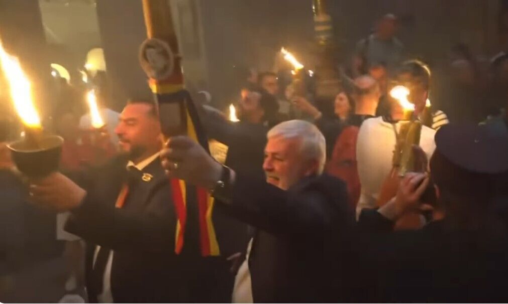 В Храме Гроба Господня сошел Благодатный огонь. Фото и видео